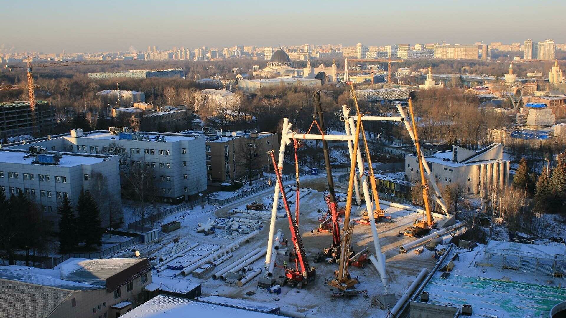 Возле вднх. Колесо обозрения в Москве на ВДНХ. Колесо обозрения ВДНХ 2020. Колесо обозрения ВДНХ стройка. Колесо обозрения солнце Москвы на ВДНХ.